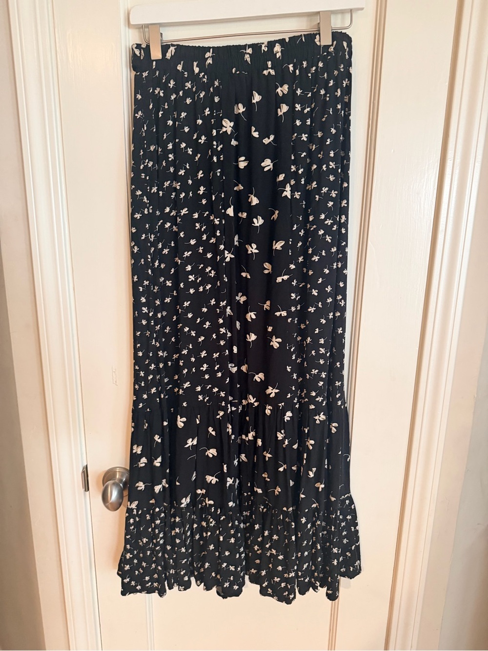 MELLODAY Black Maxi Skirt with Cream Floral Print - Picture 7 of 9